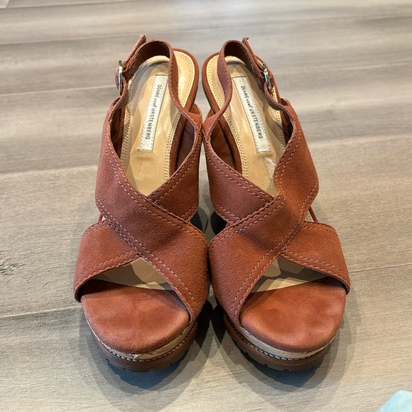 DVF size 8.5 tan suede wedge sandales - Picture 1 of 7